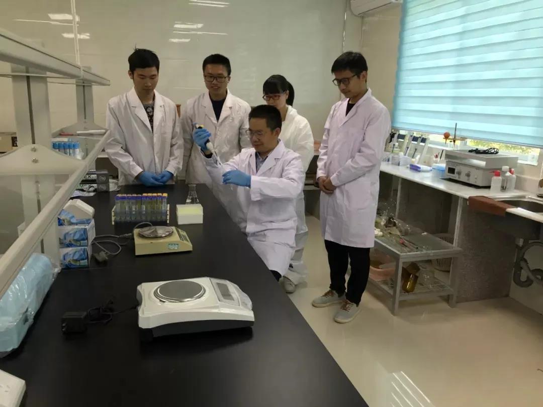 【2019年度必发88网站荣誉体系先进集体系列报道三：省食品】党建引领促发展 化危为机见成效