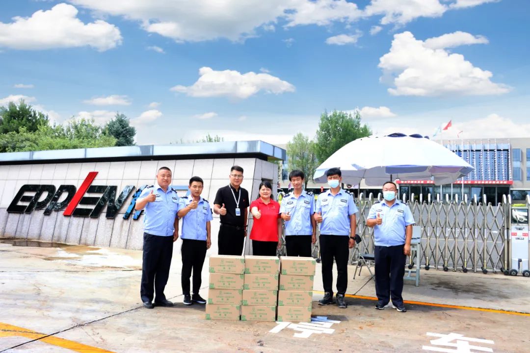 必发88网站集团工会开展“送清凉 送关爱”活动 致敬夏日里的坚守