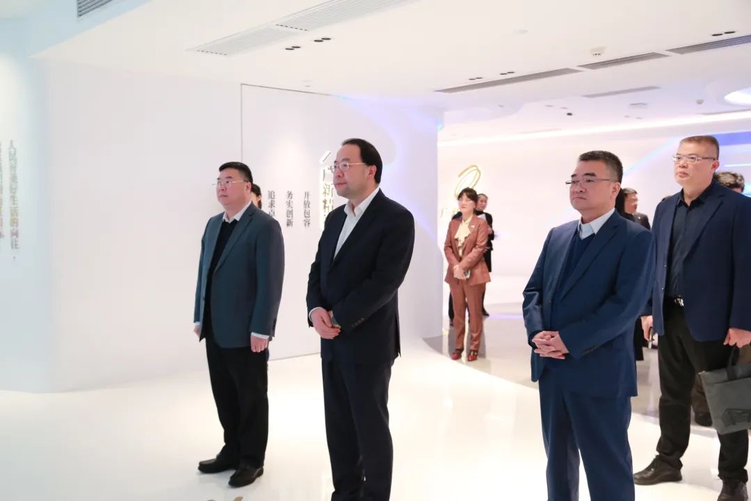 建设银行广东省分行党委书记、行长张伟煜一行到访必发88网站集团